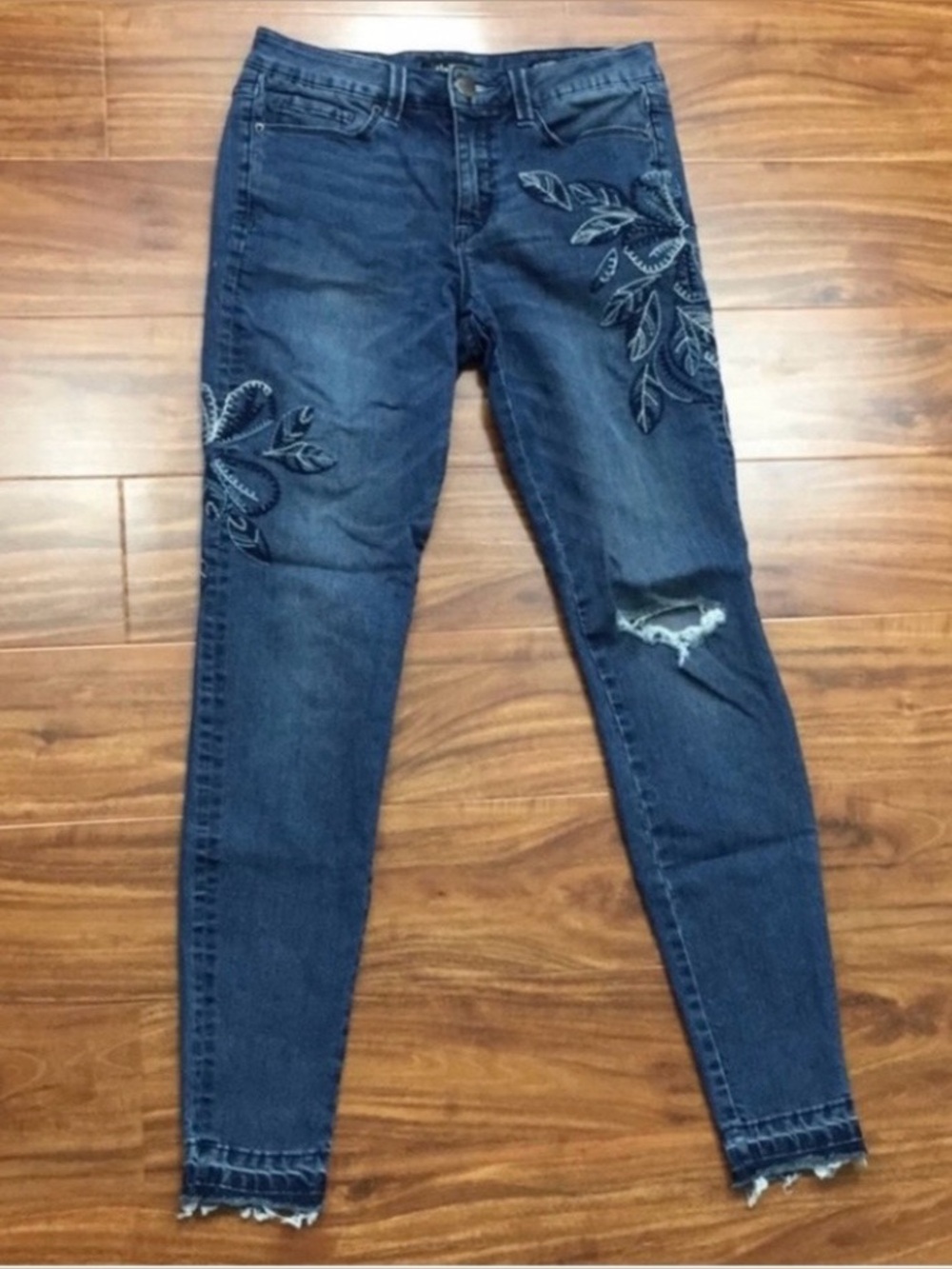 Nanette Lapore Womens Floral Embroidered Distressed Skinny Jean Size 2 Western